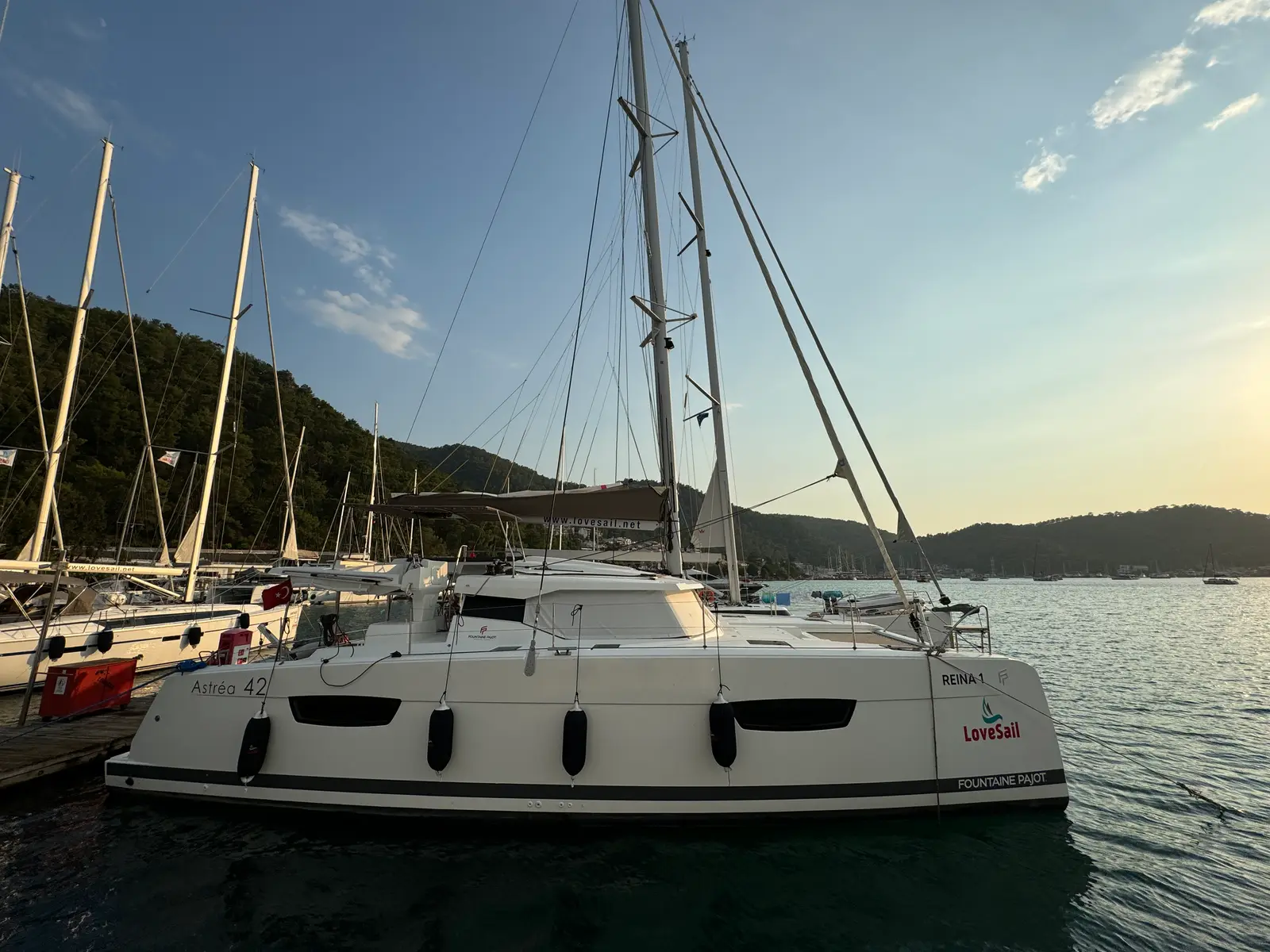 Reina, Astréa 42