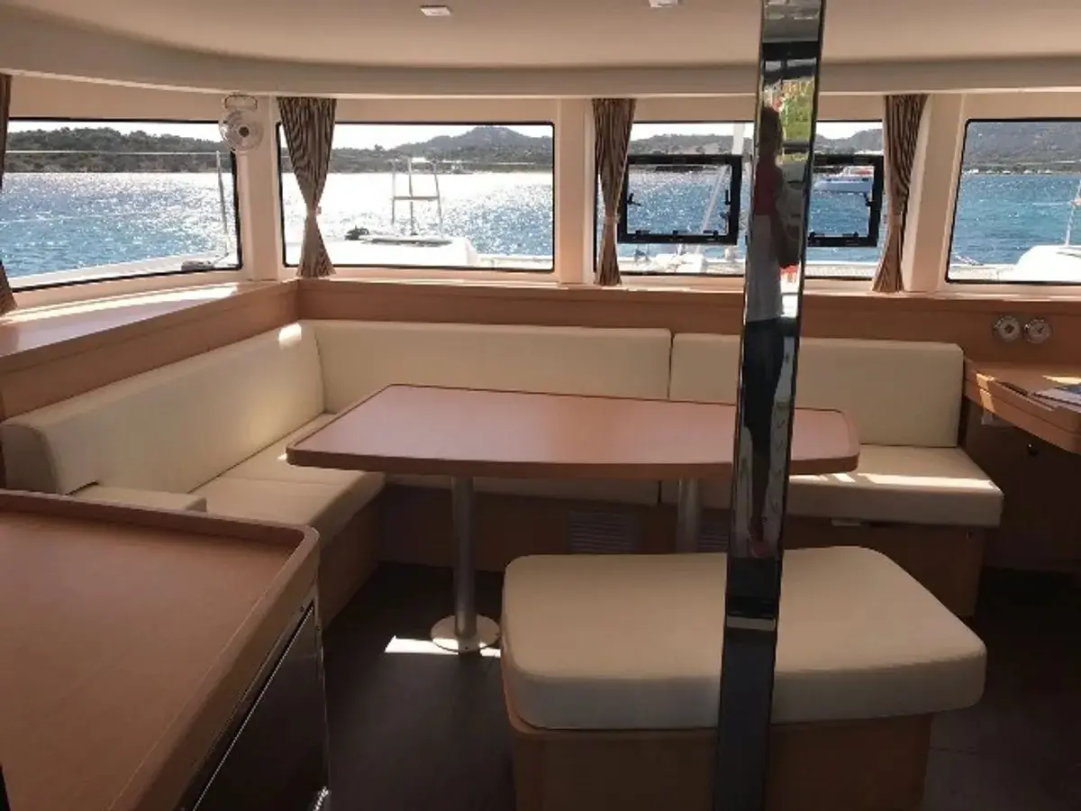 Maisha, Interior image