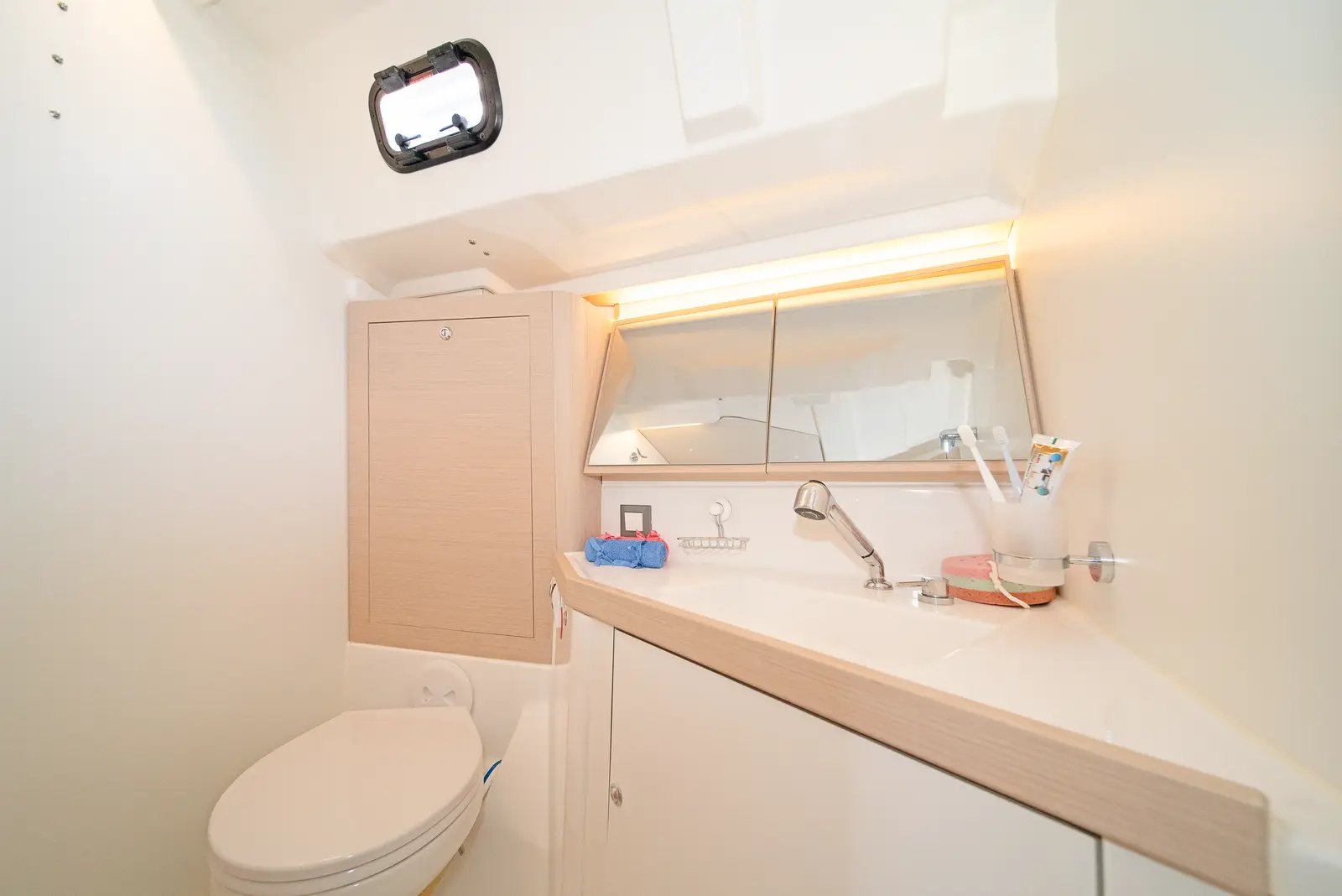 Beautiful Helen, Foto 2