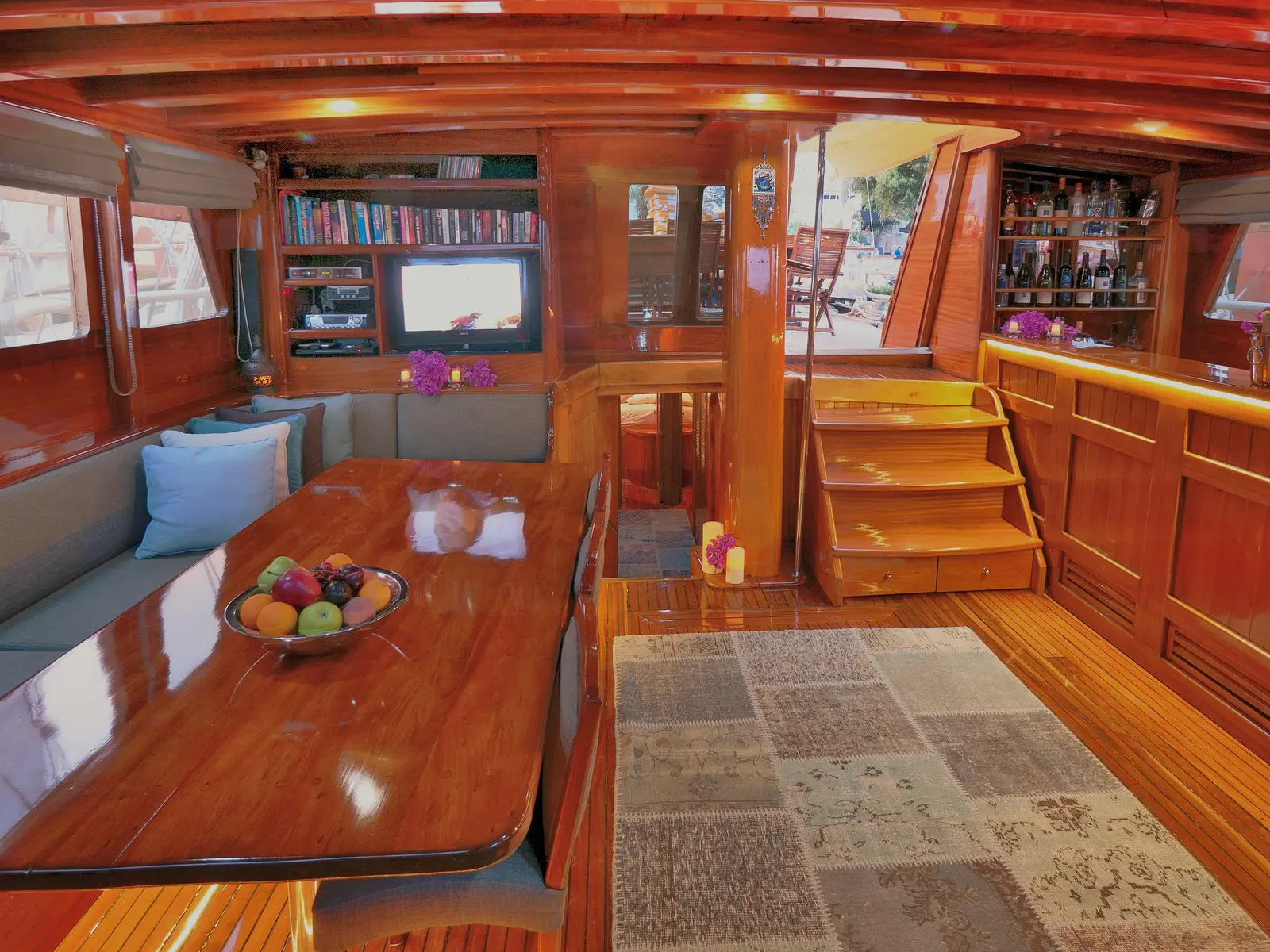 Fortuna, Interior image