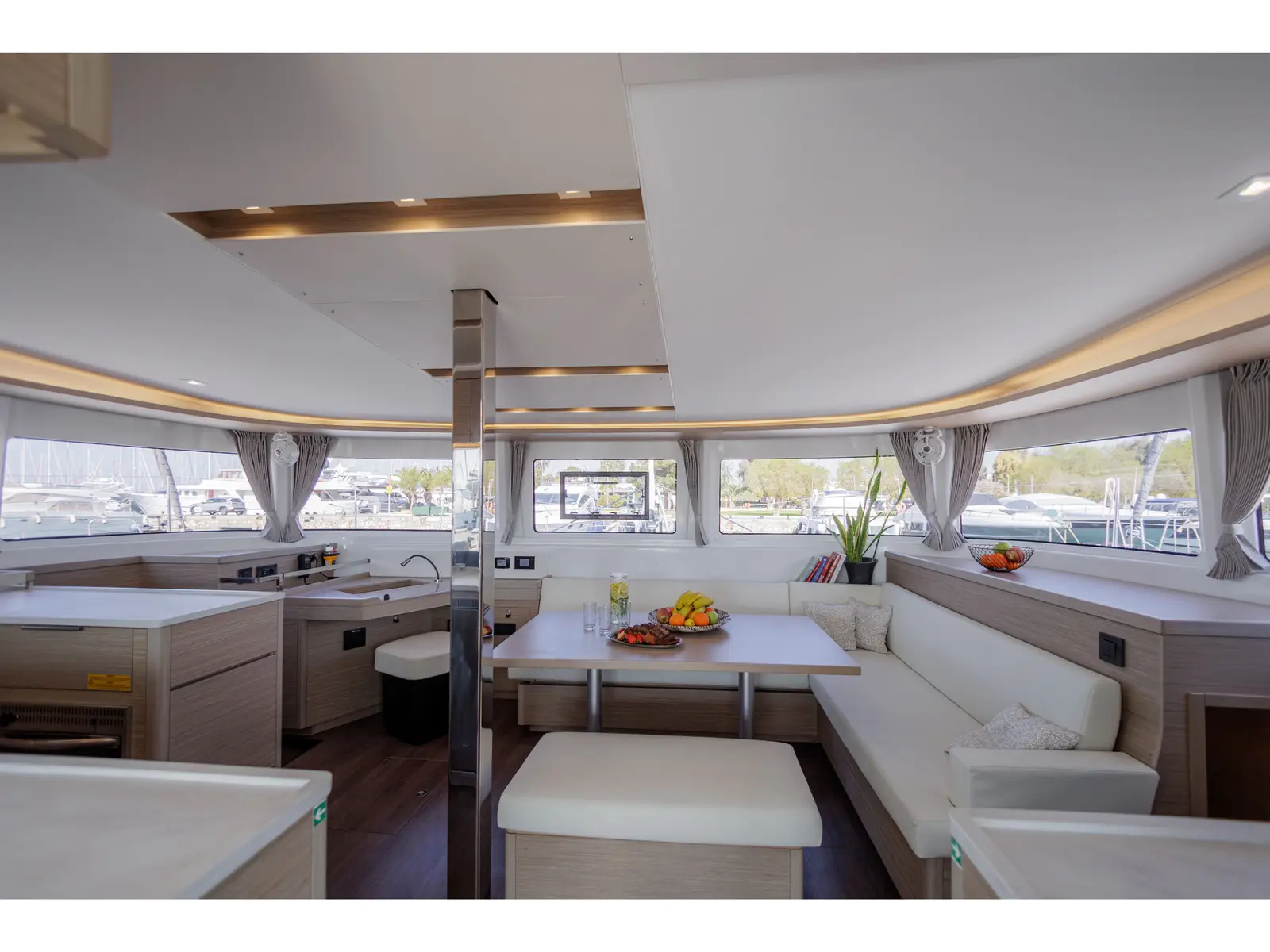 Iris, Interior image