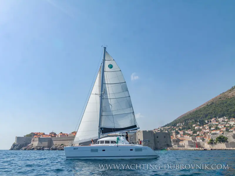 Gratia, Lagoon 380