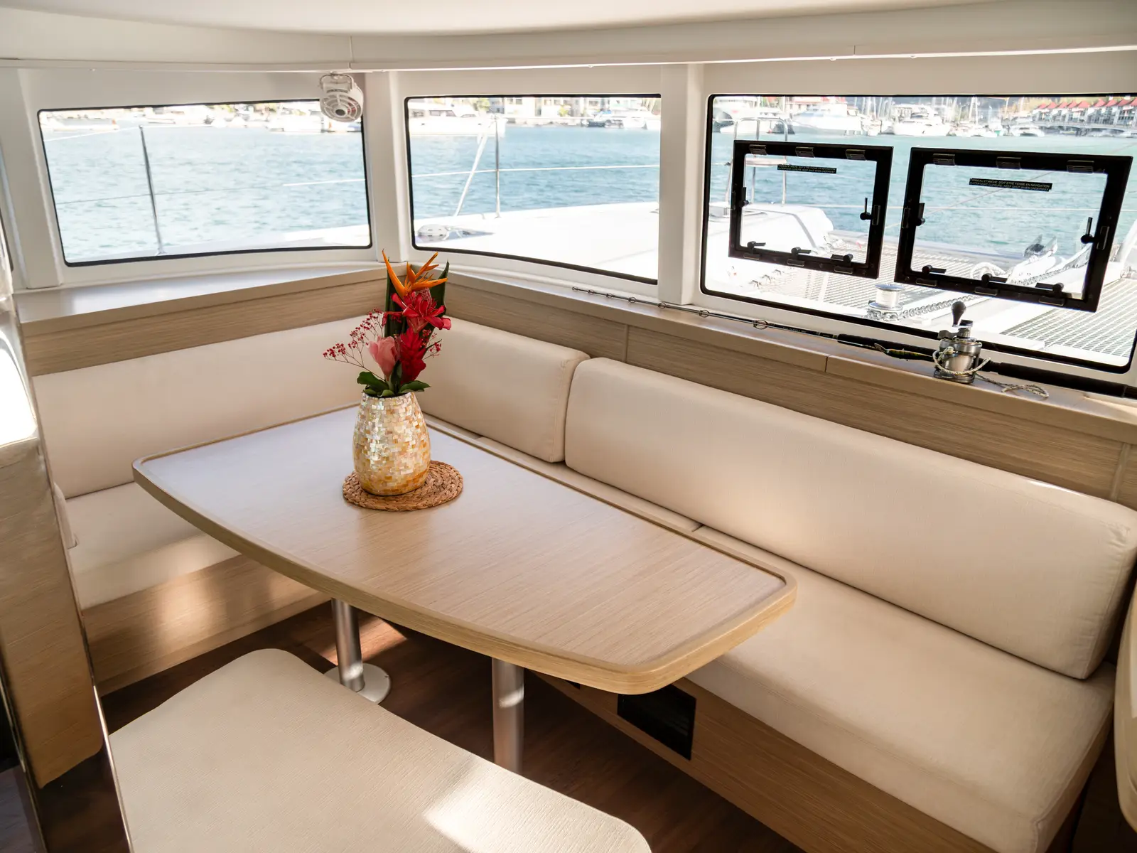 Golden Bride, Interior image