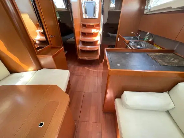 Black Lion, Interior image