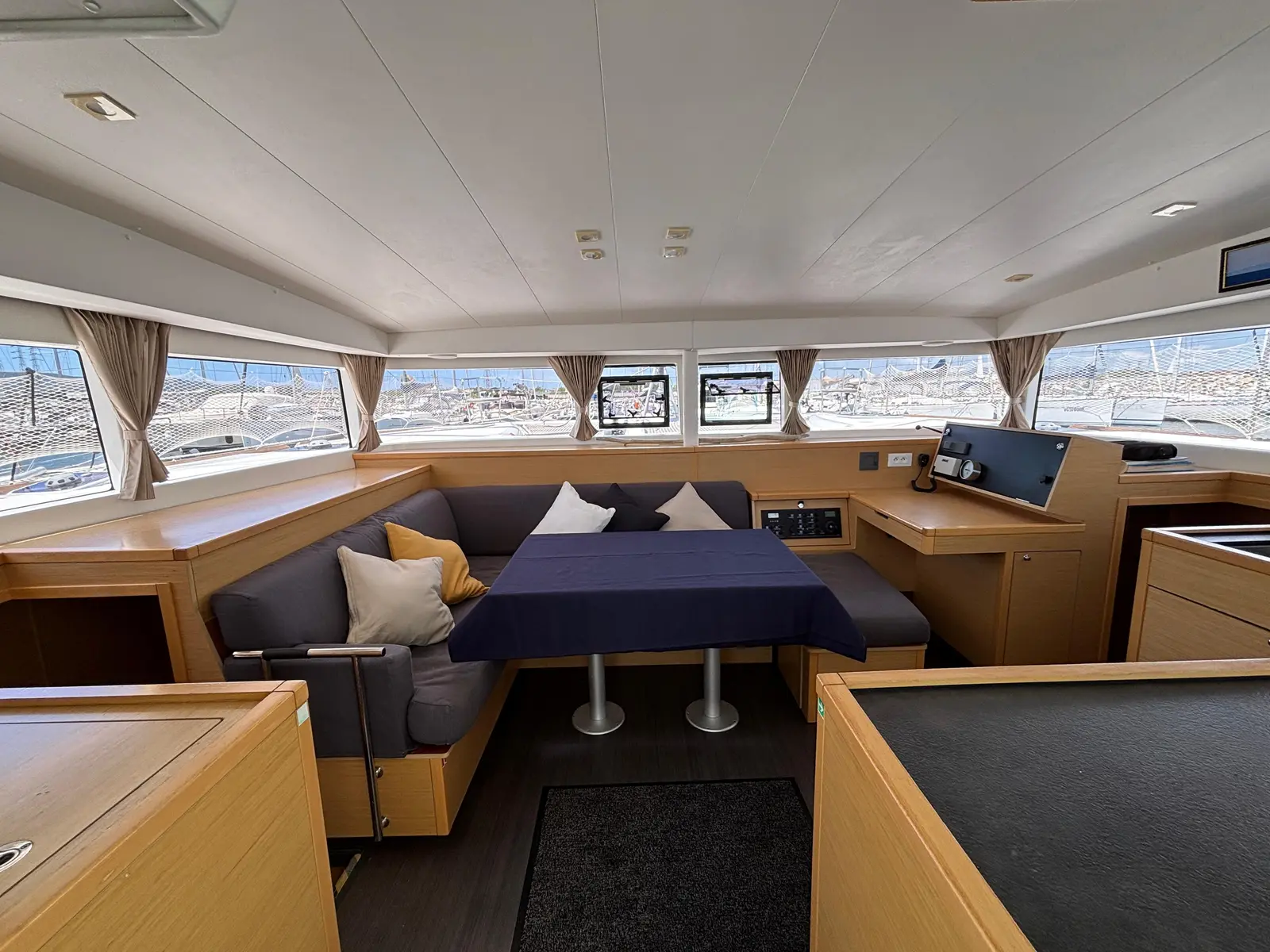 Aragorn, Interior image