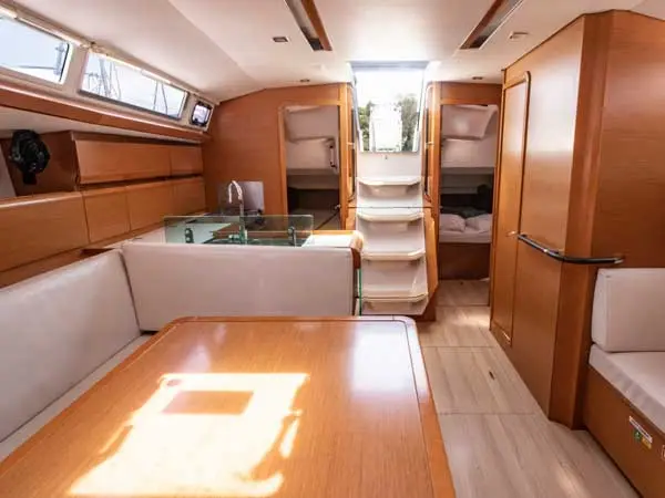 Sylvia, Interior image