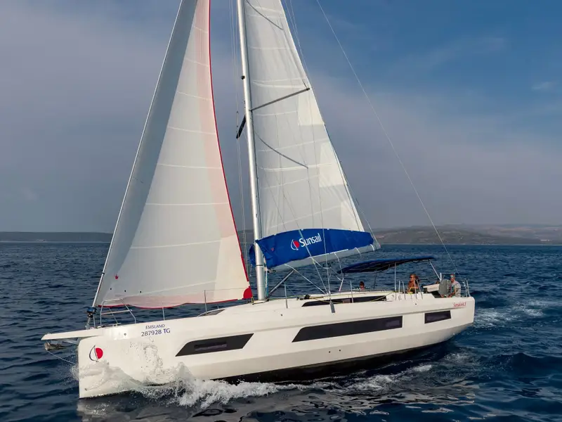 Sunsail 44.3 Premium, Dufour 44