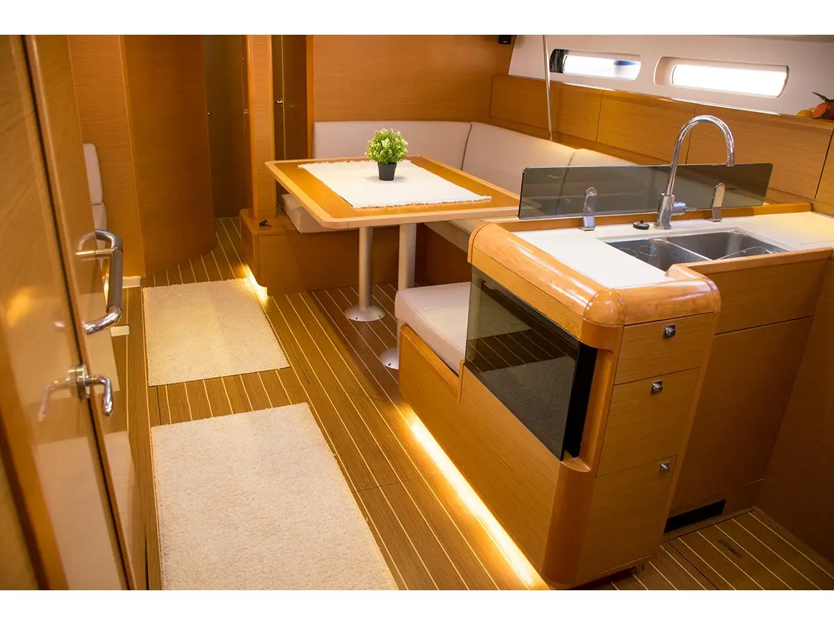 Thales, Interior image