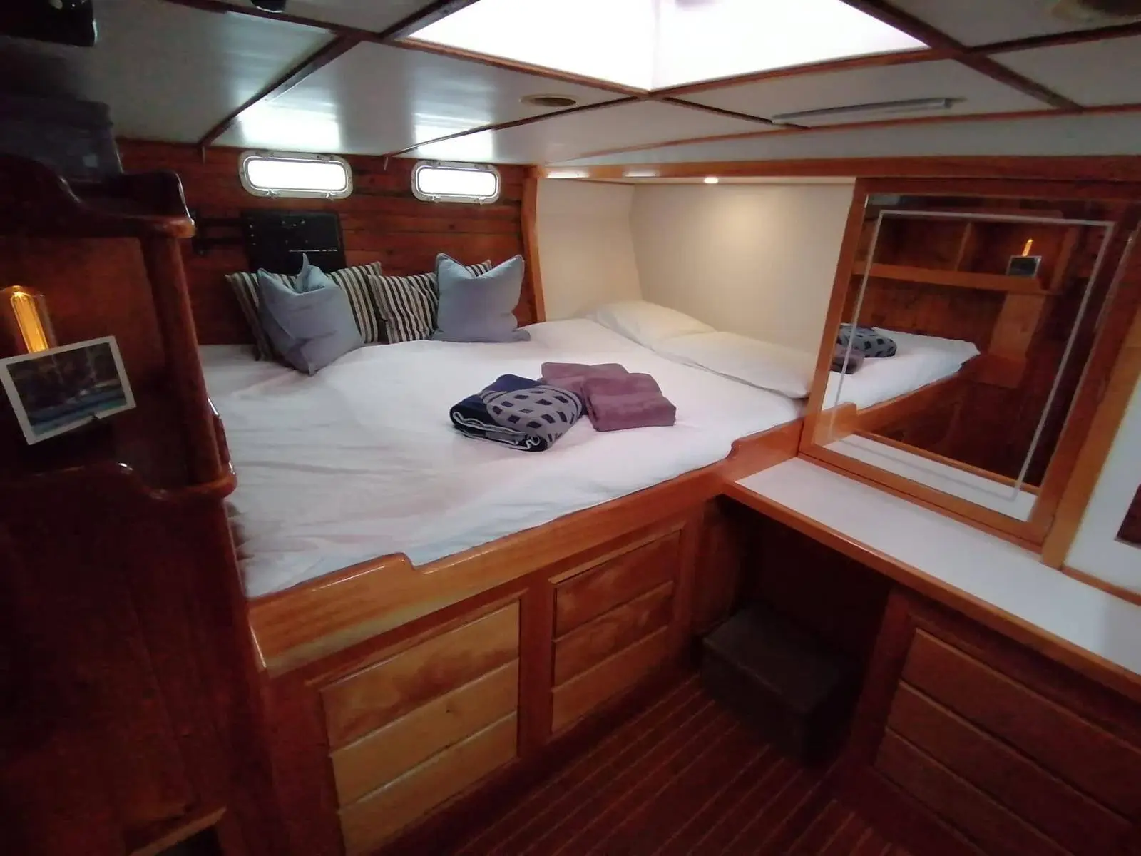Tama, Interior image