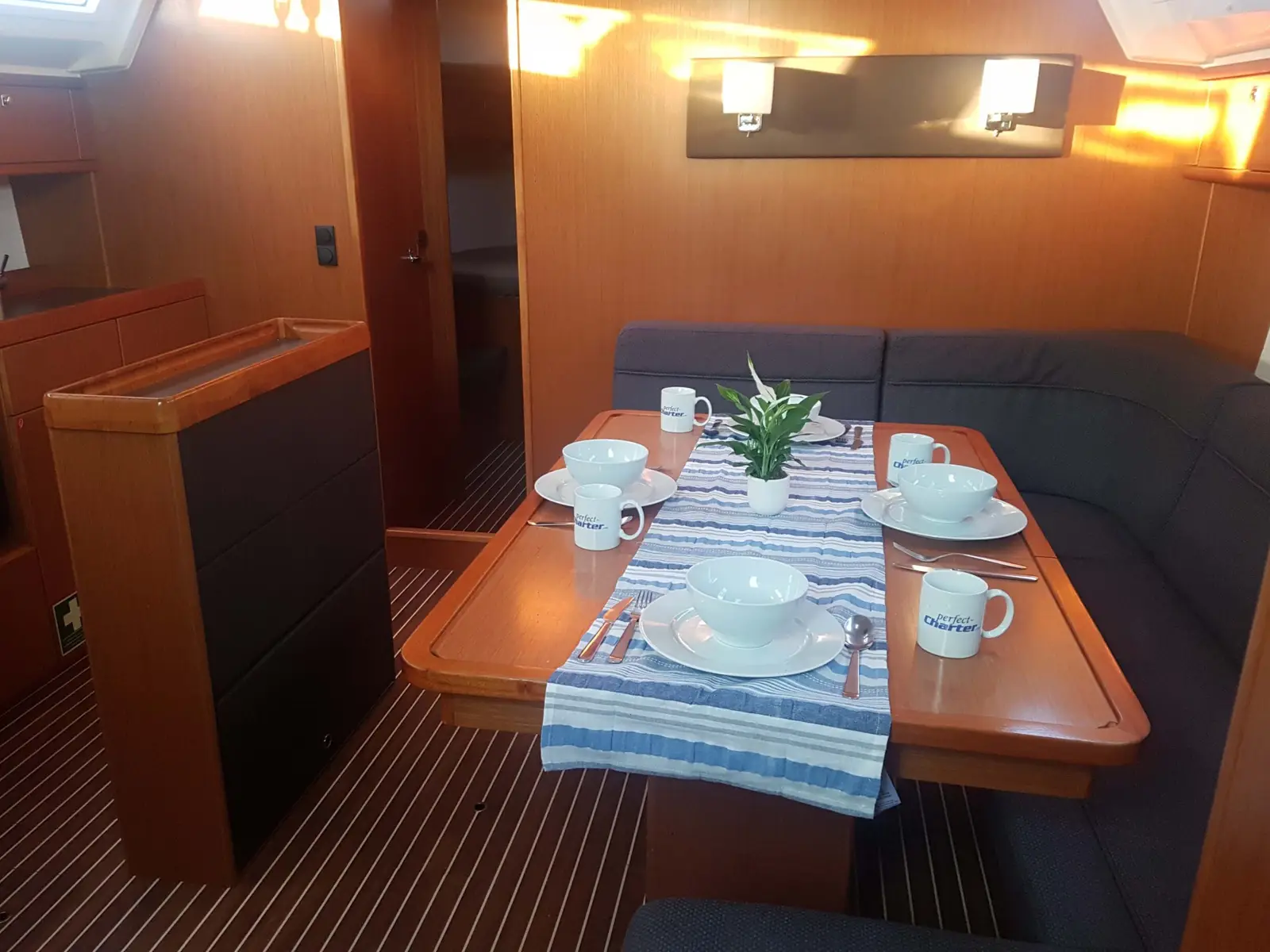 Diana I, Interior image