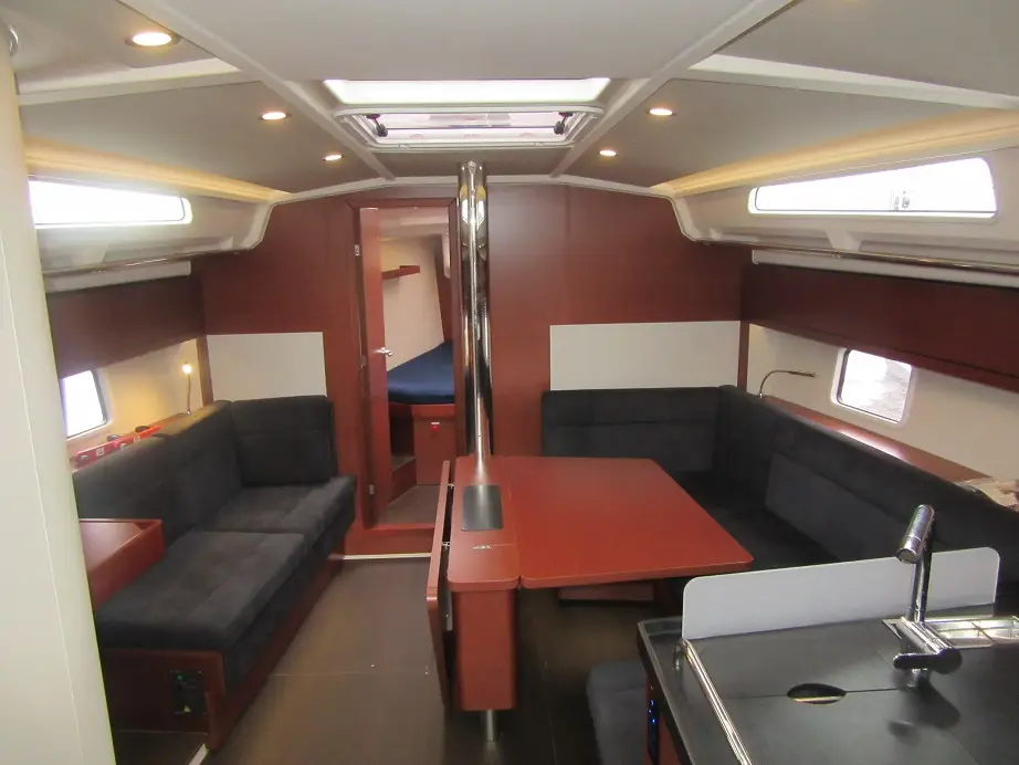 Nine, Interior image