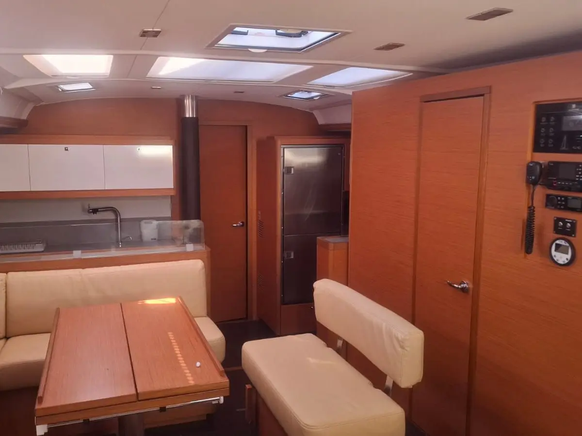 Atua, Interior image