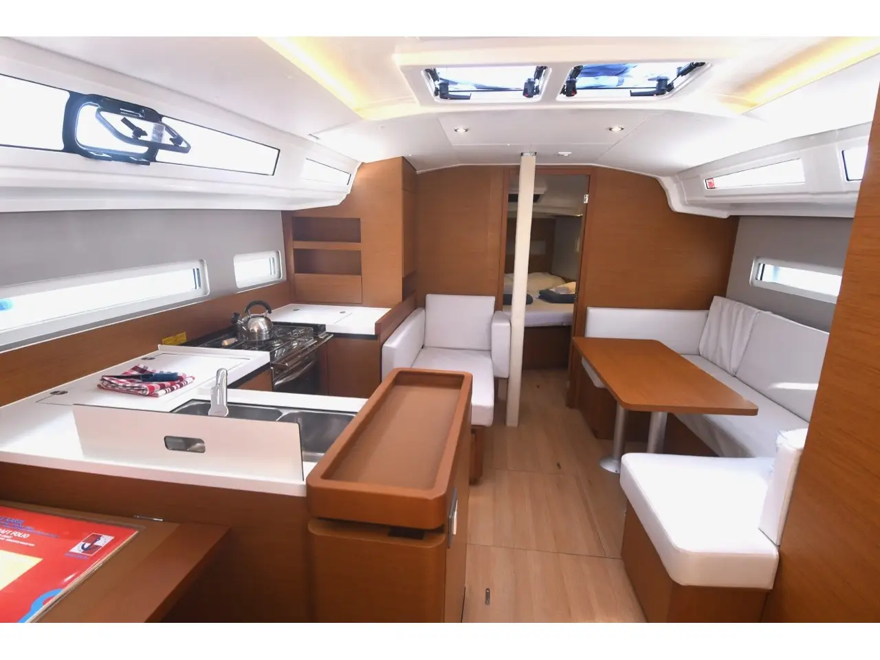 Signum Bravo, Interior image