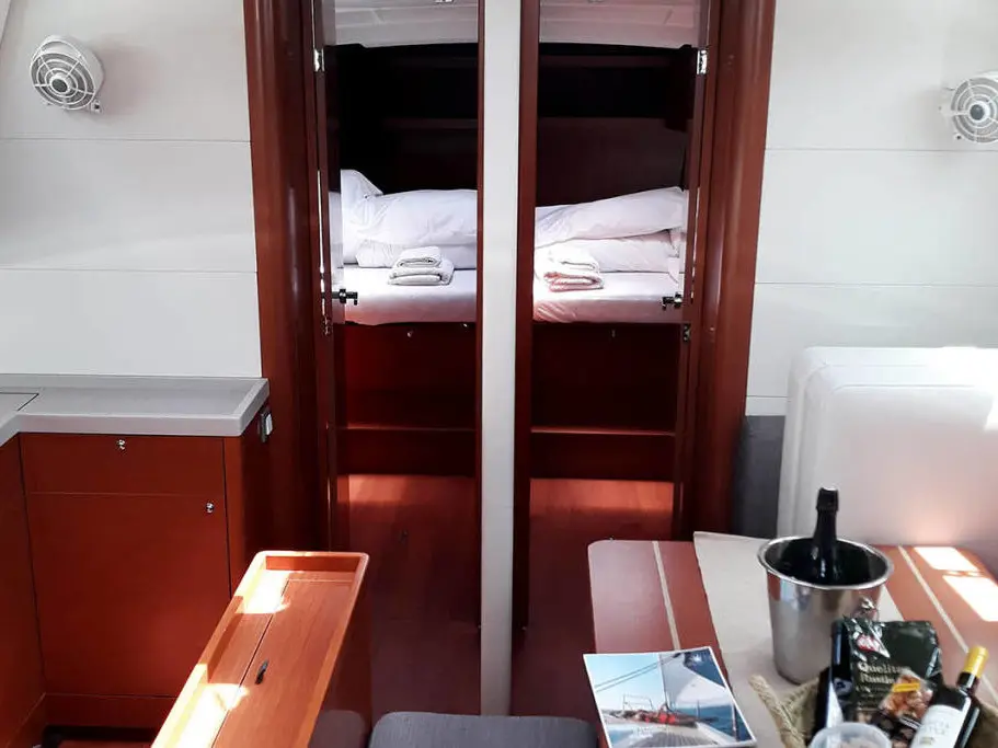 AF-O46.1OL, Interior image