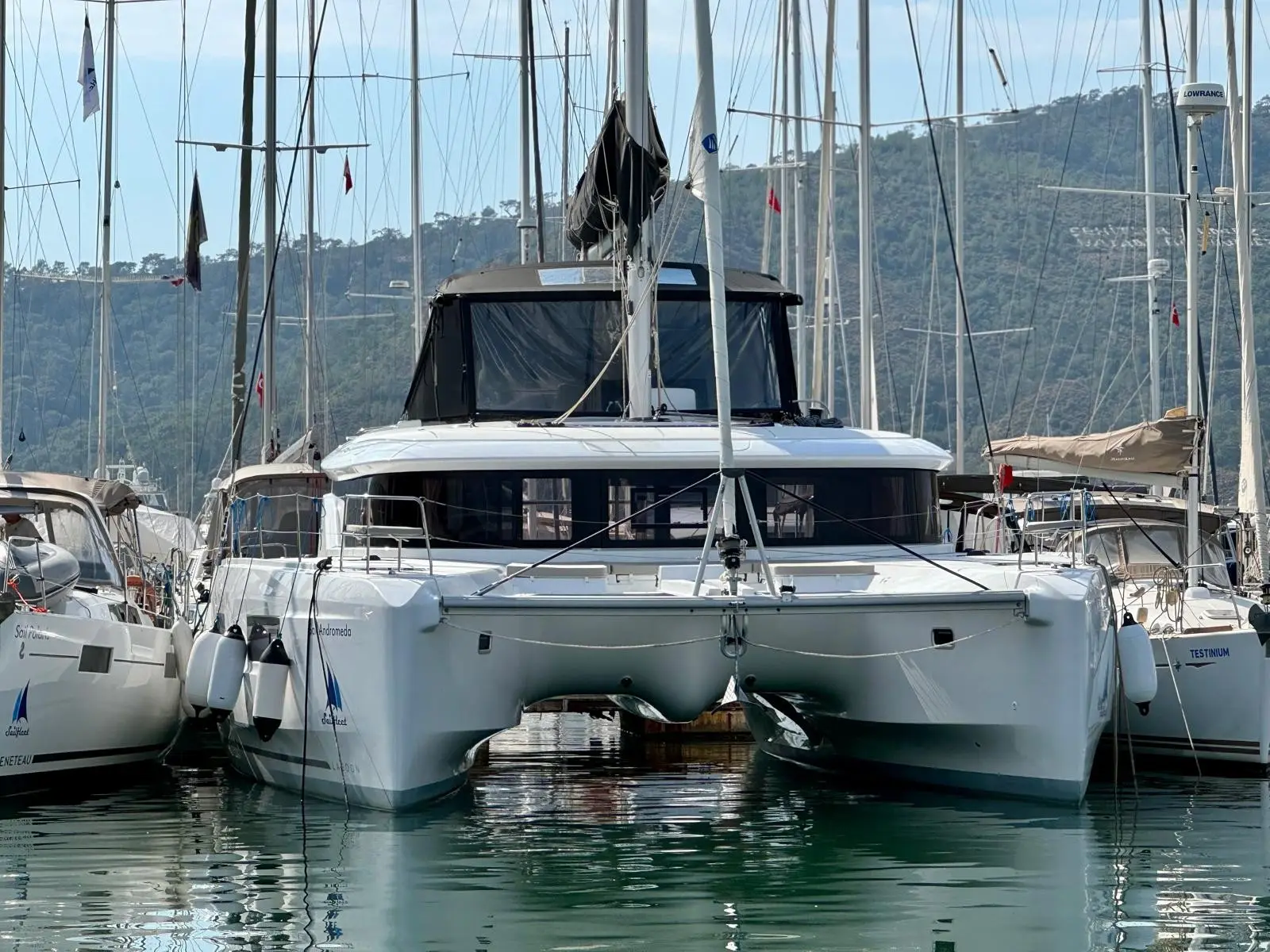 Sail Andromeda, Main image