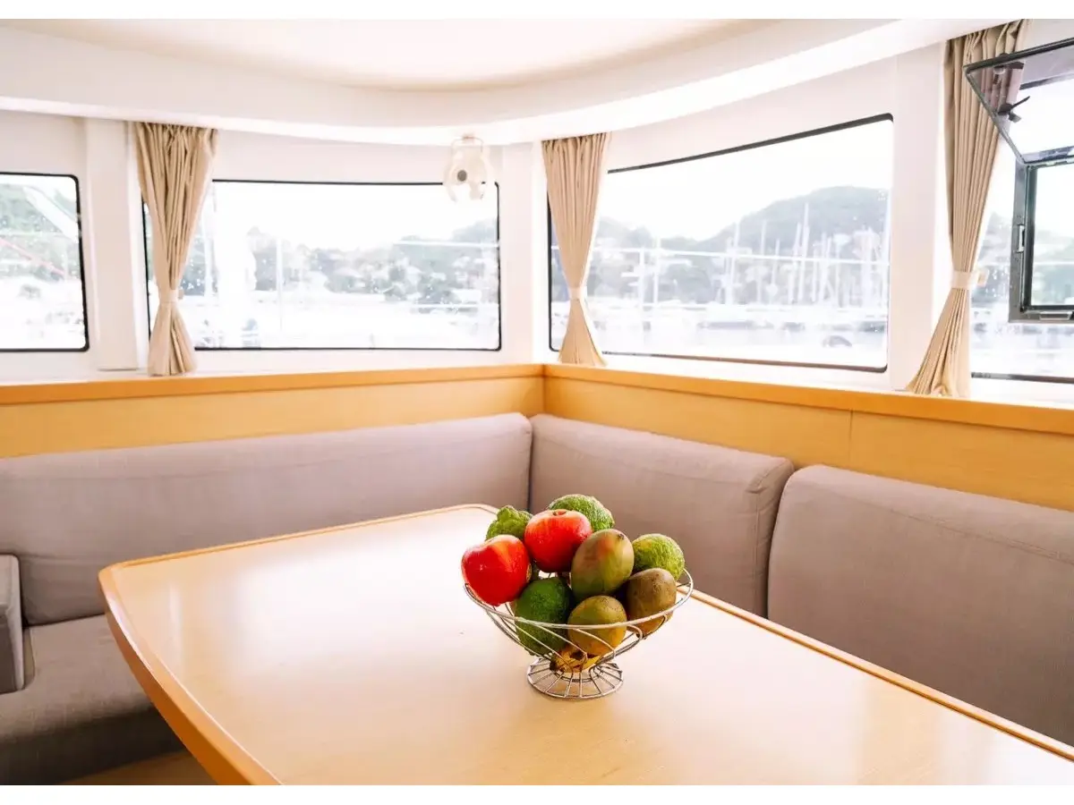 Benetnash II, Interior image