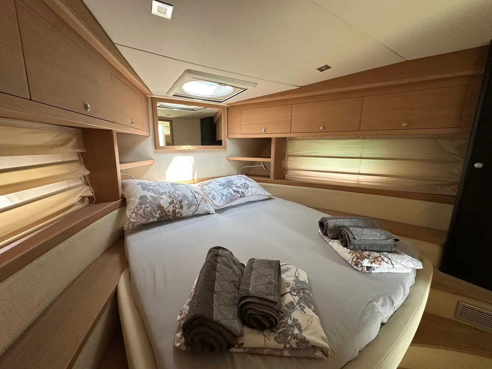 Premium +, Interior image
