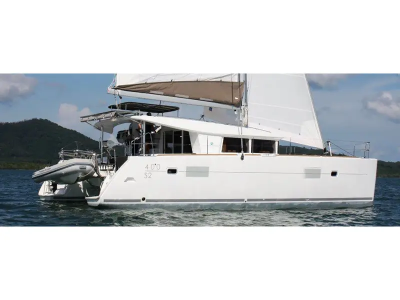 Mirfak, Lagoon 400 S2