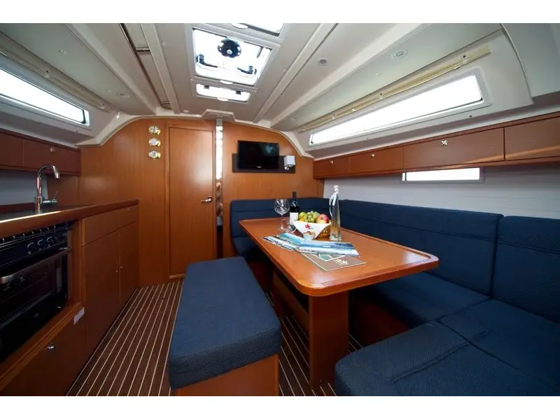 MH 75, Interior image