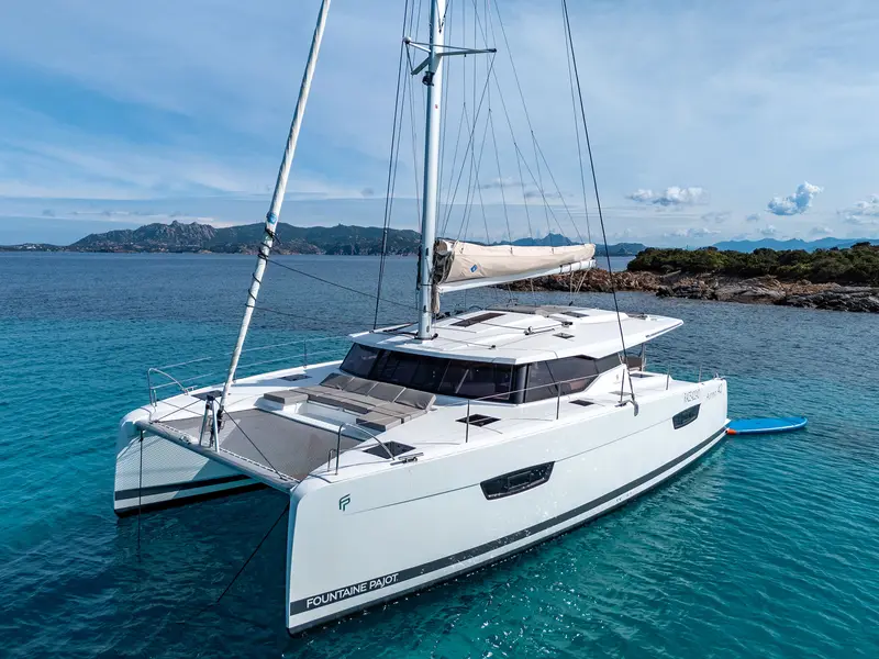 Amapola - A/C, Generator, Water maker. Solar panel, Astréa 42