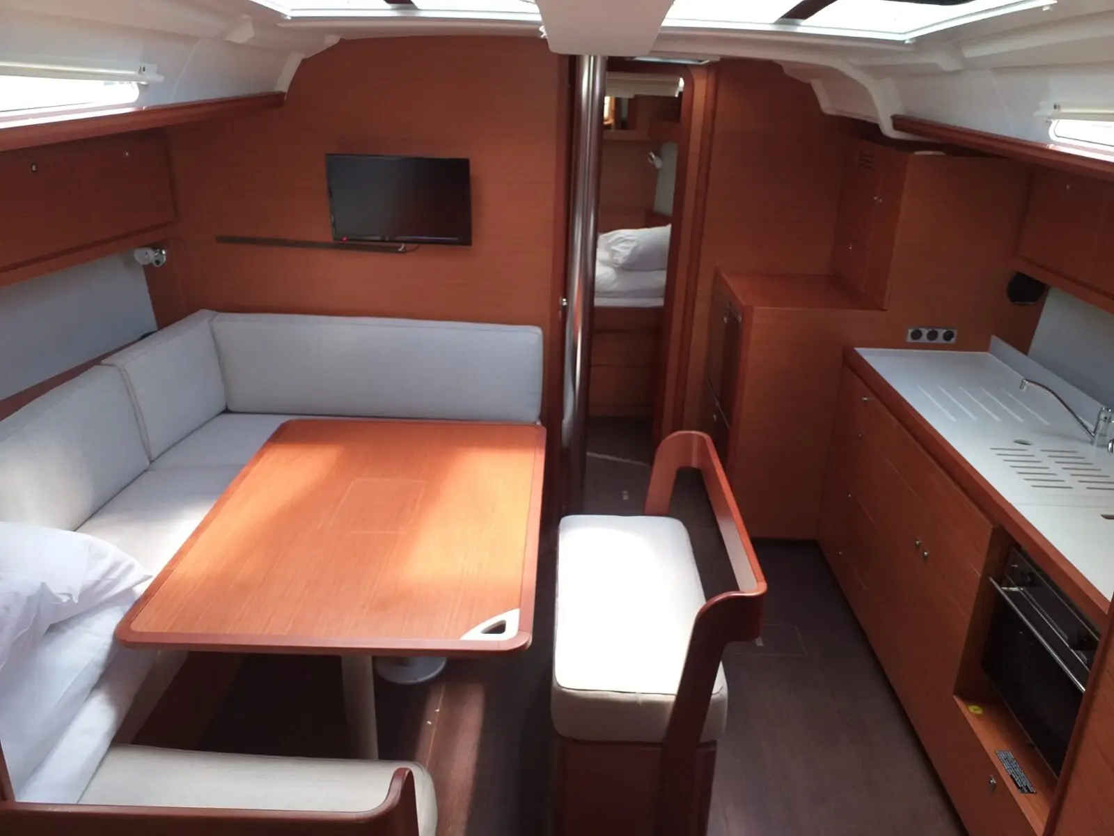 Fenera, Interior image