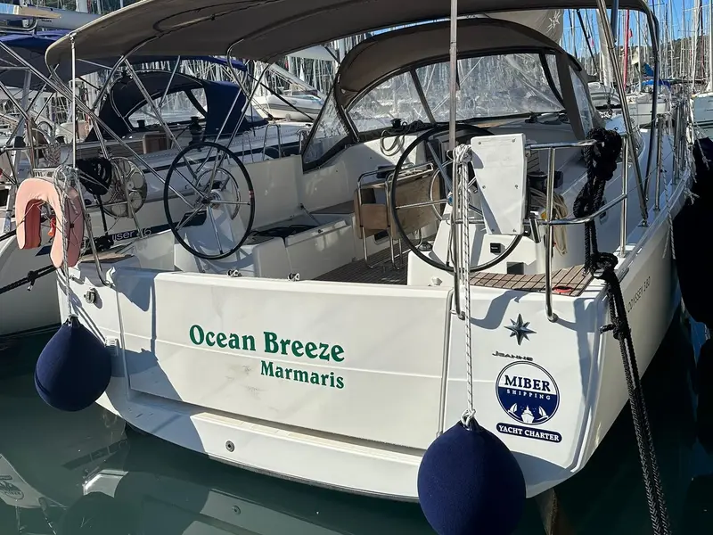 Ocean Breeze, Main image