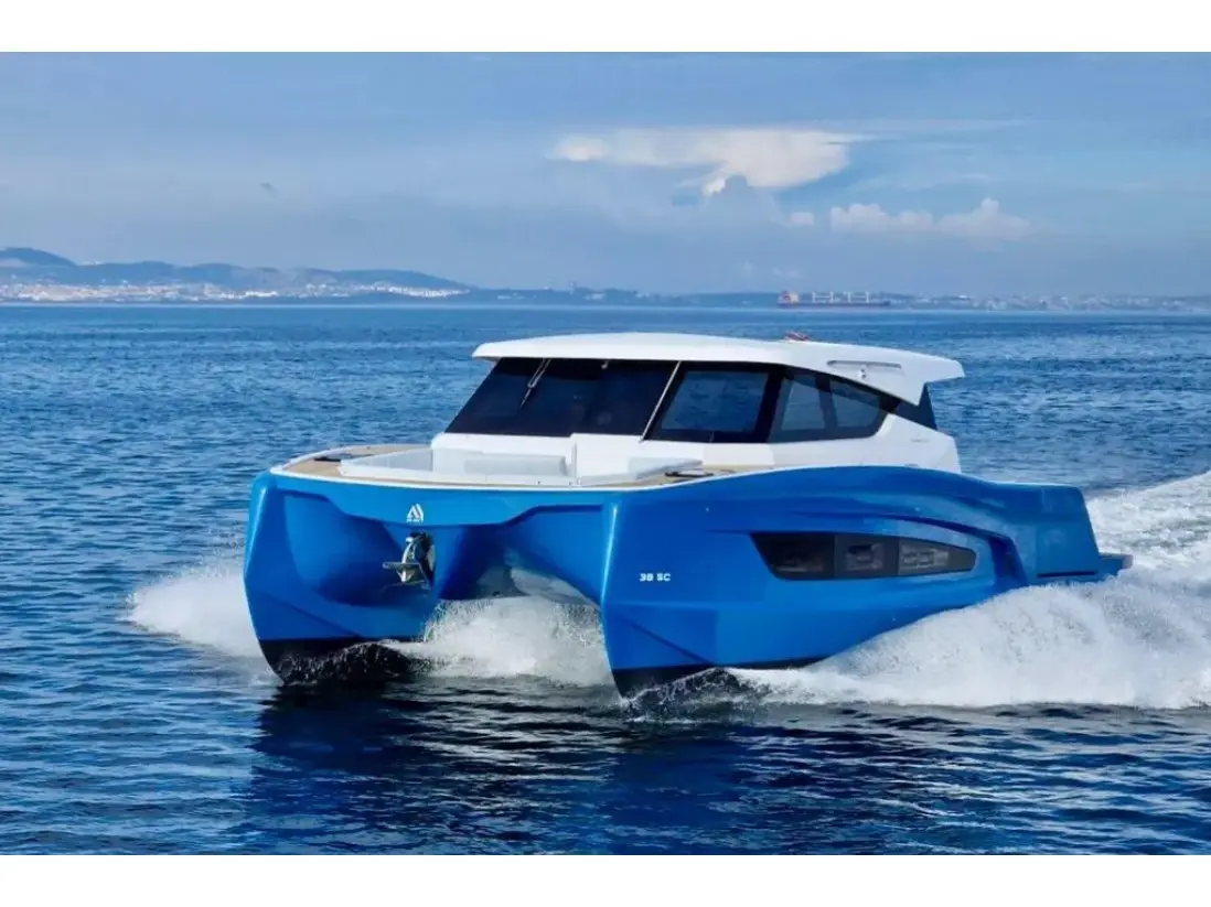 Falcon II, Aventura 38 SC