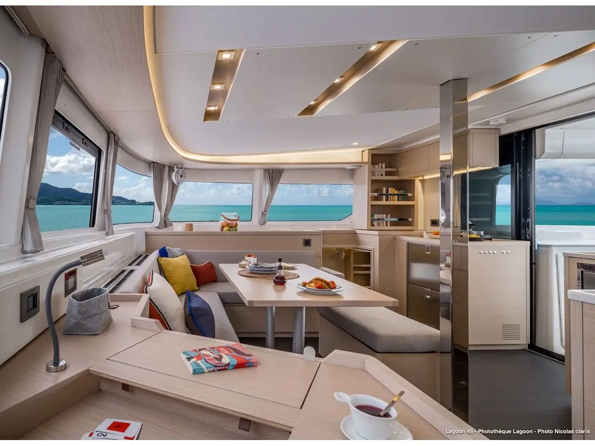 Mimi, Interior image