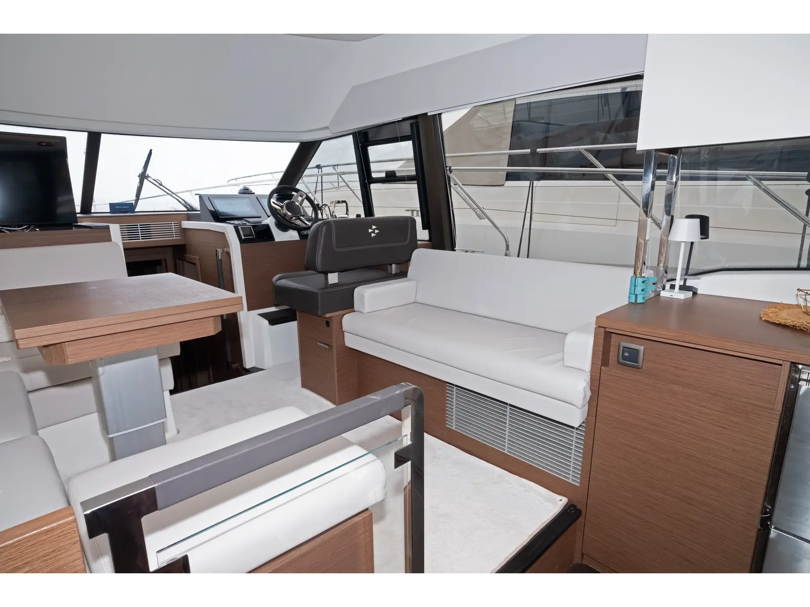 MARTIN, Interior image