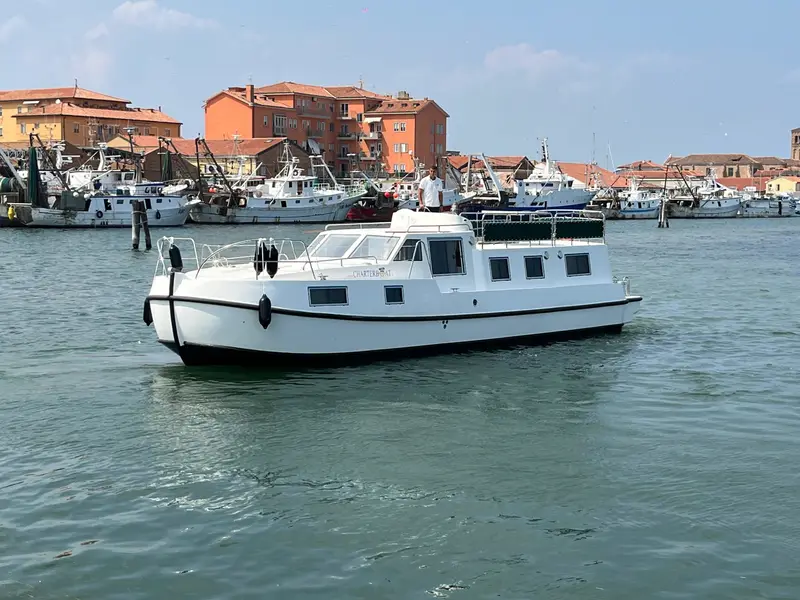 Tip Top Plus, Houseboat