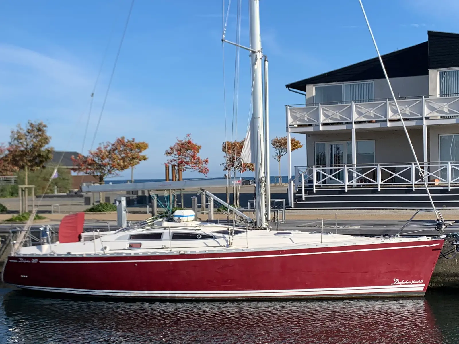 Lady in Red, Delphia 40