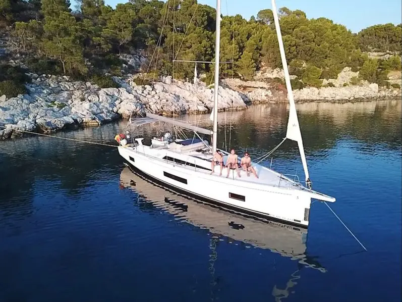 Ostria, Main image