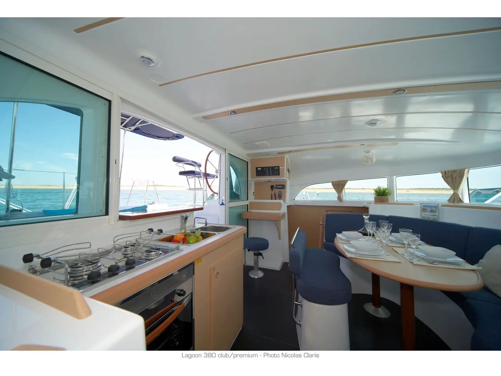 Naos, Interior image