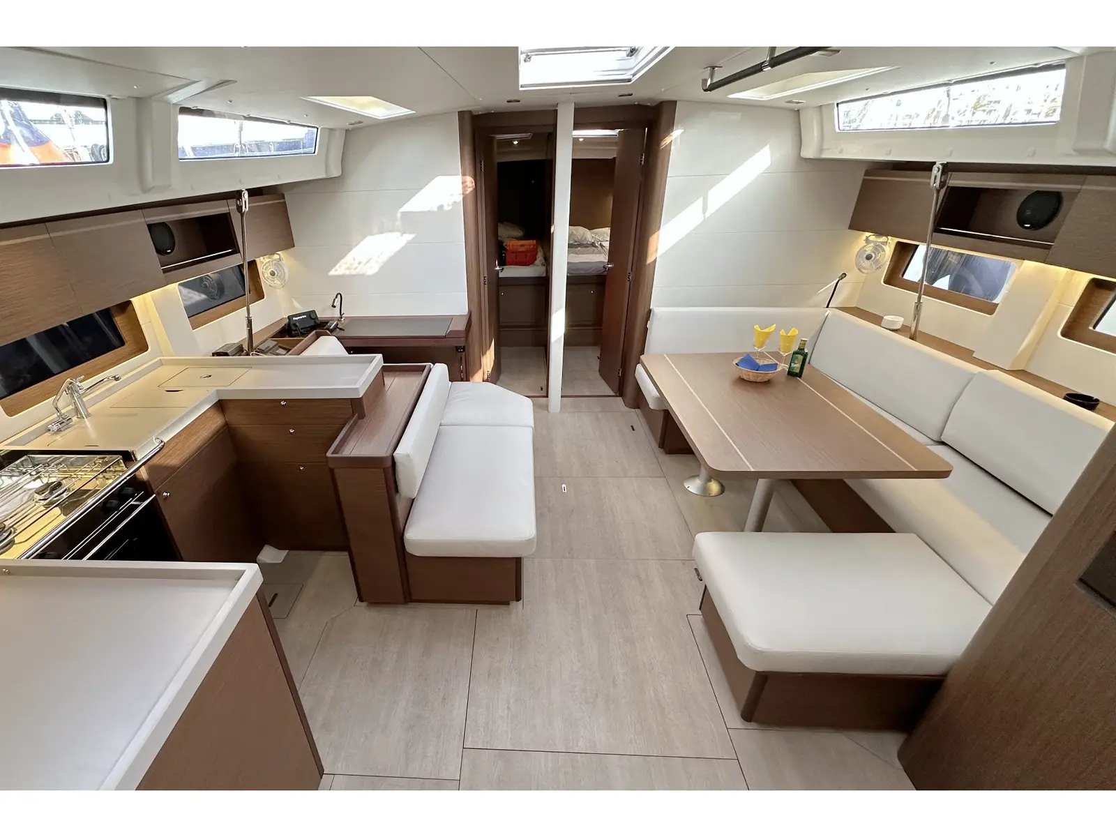 Flipper, Interior image