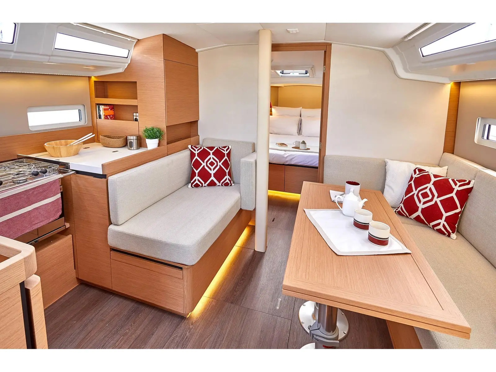 Jeanneau S.O 410, Interior image