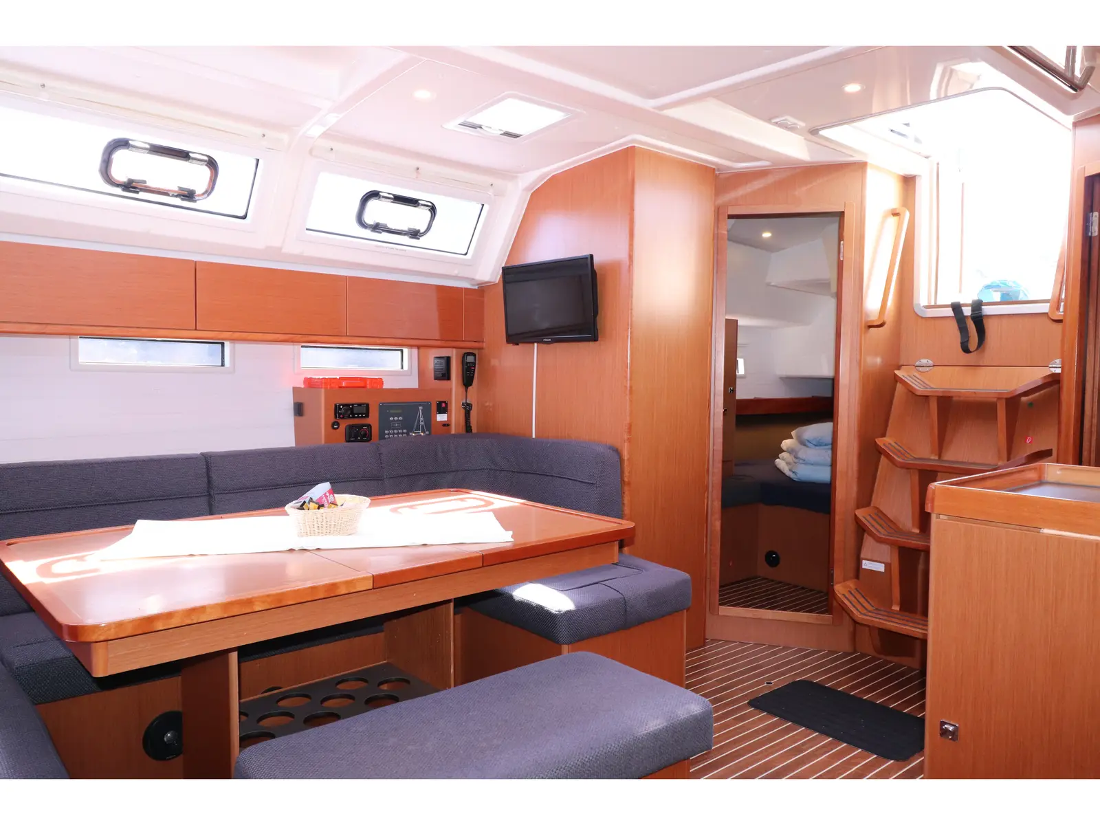 Ocean Breeze, Interior image