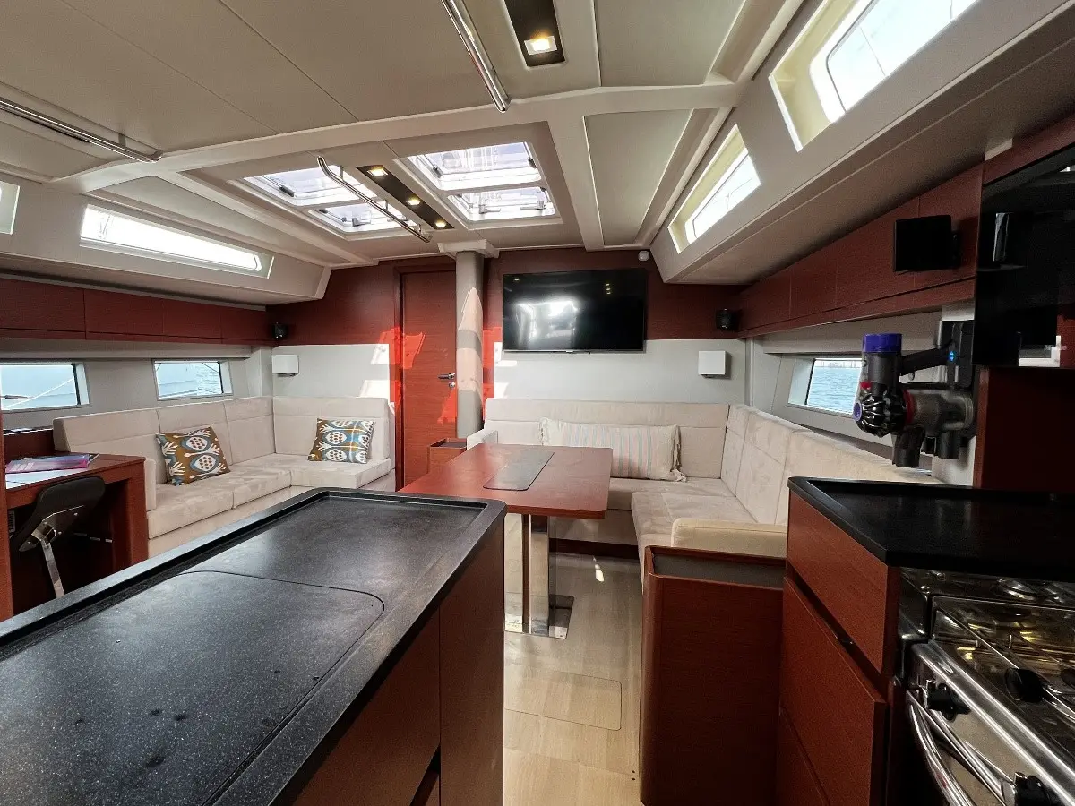 MiR, Interior image