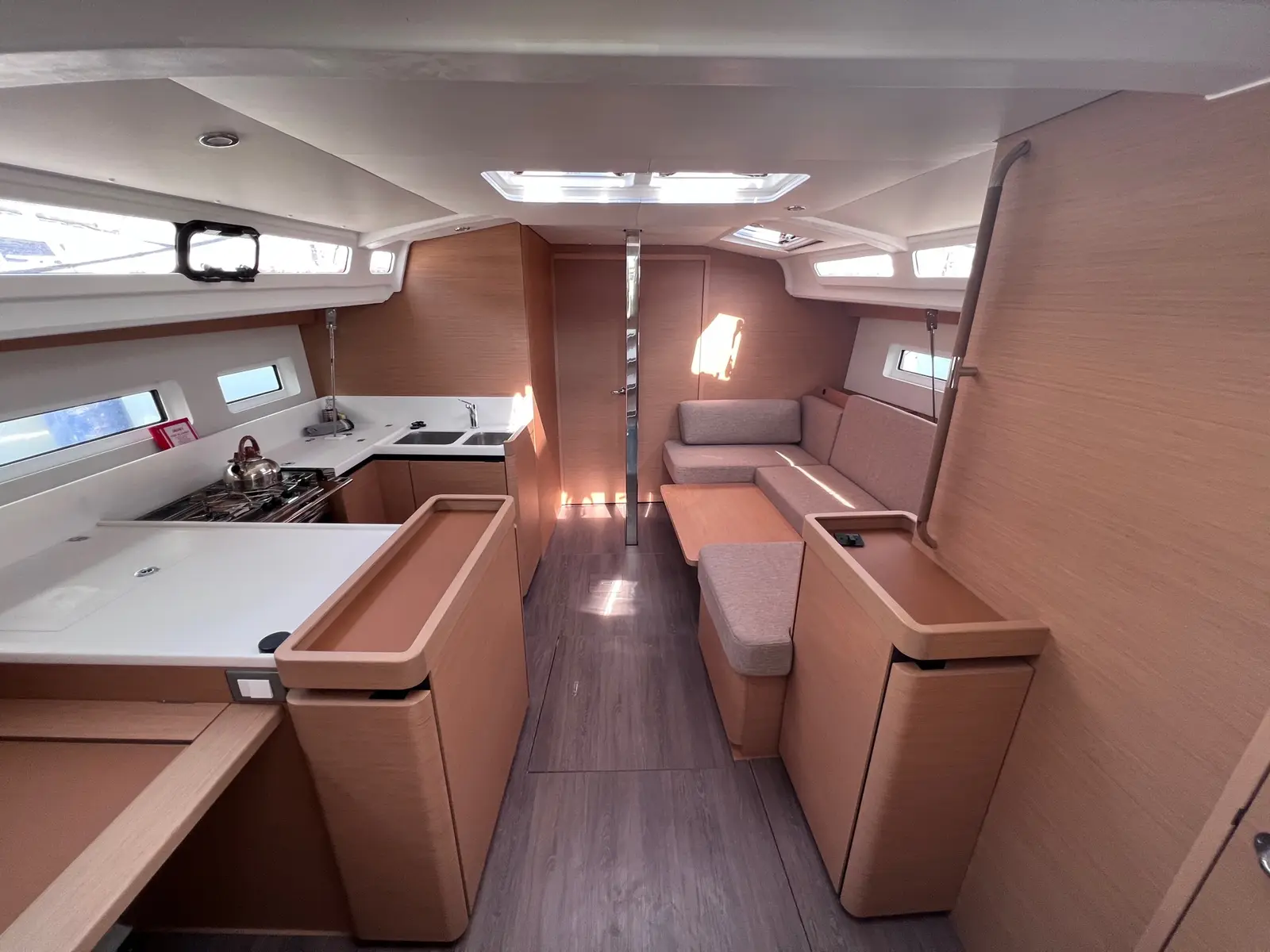 Elisabeth II, Interior image