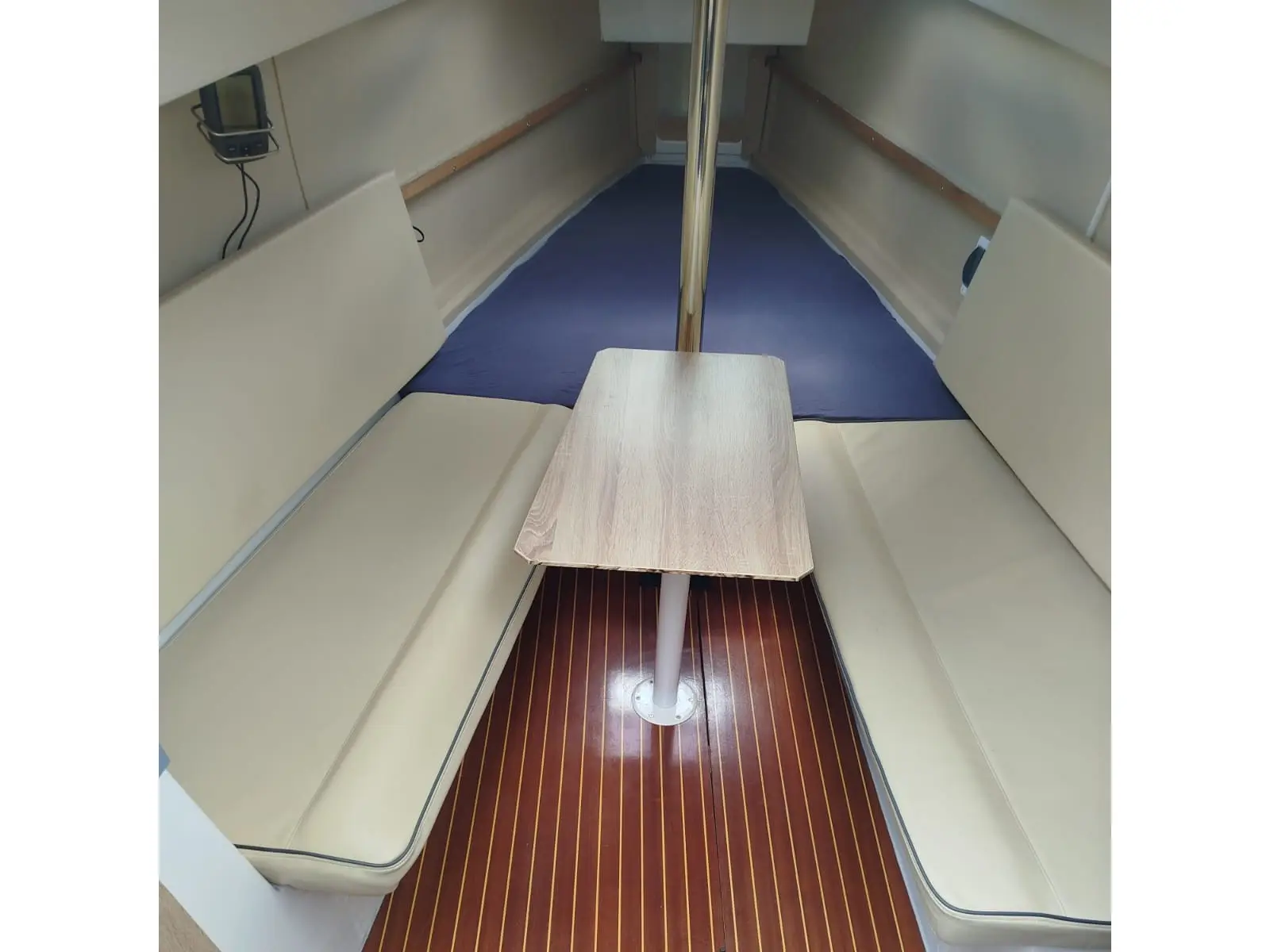 Tiptih, Interior image
