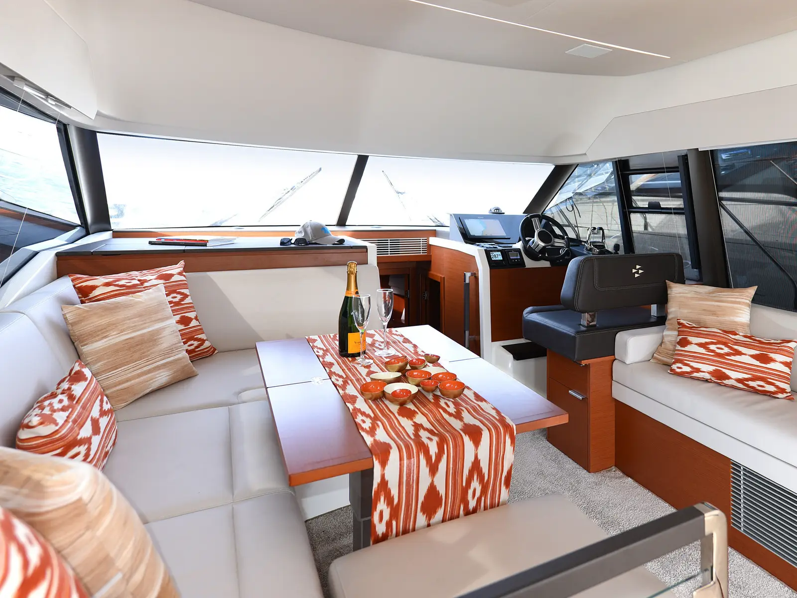 MY LOVE II, Interior image