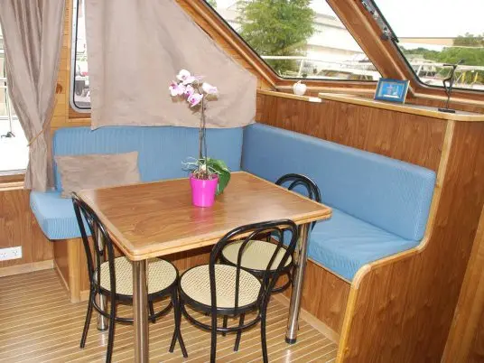 2504, Interior image