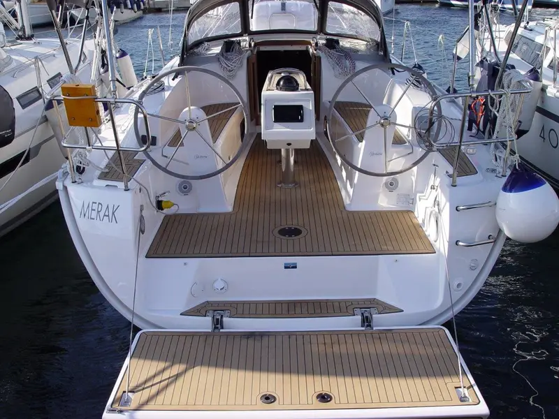Merak, Main image