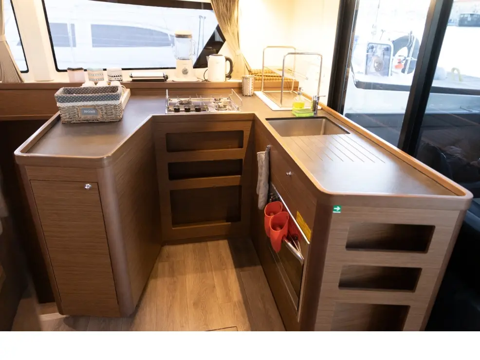 ALIZE, Interior image