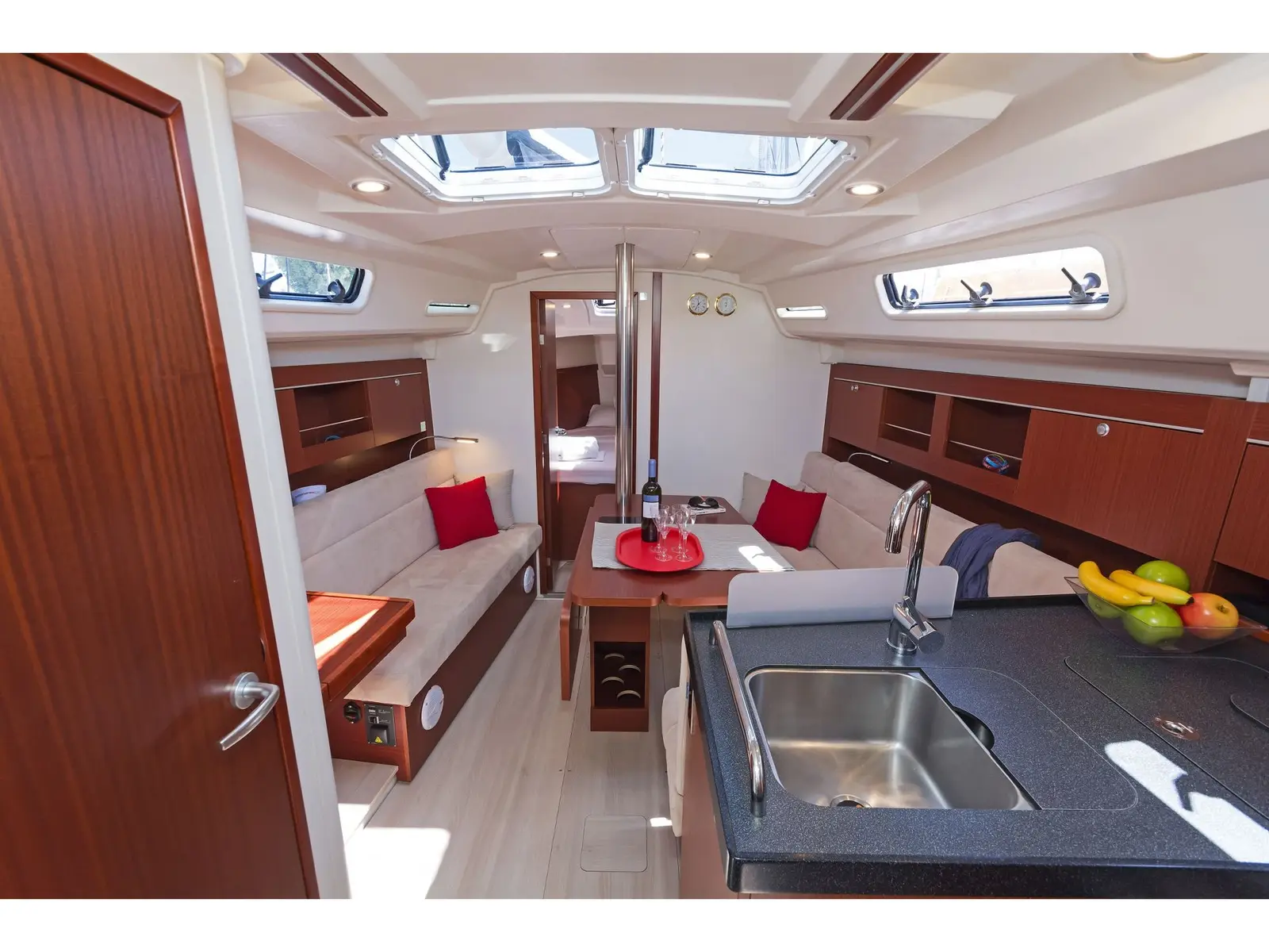 Ursa Minor, Interior image