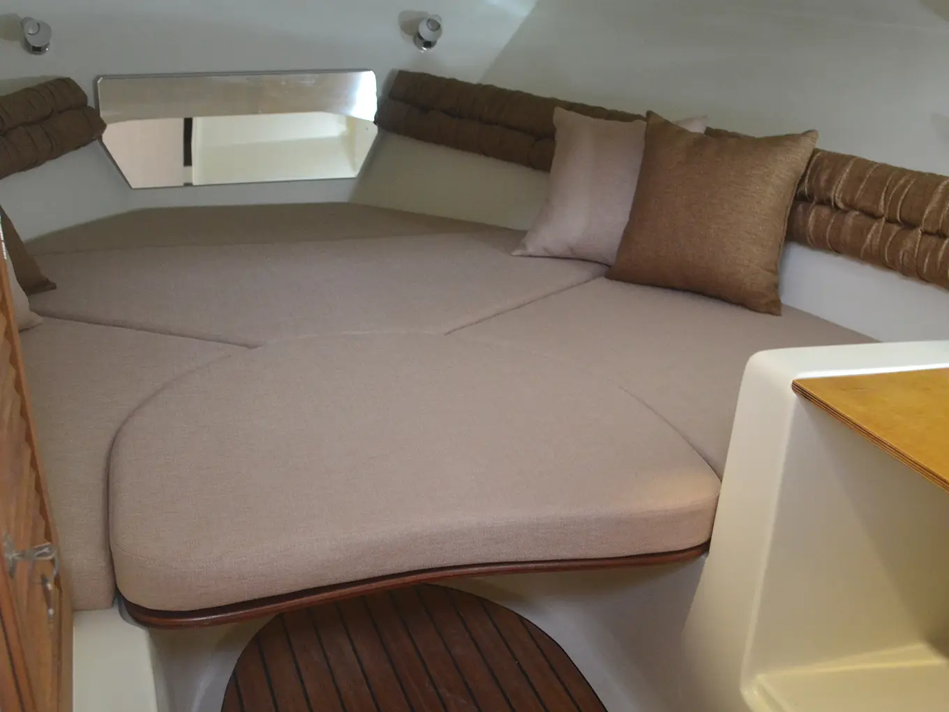 Mingolla Brava, Interior image