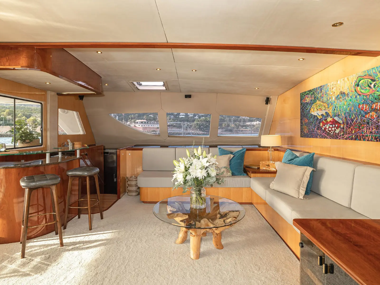 Kings Ransom, Interior image