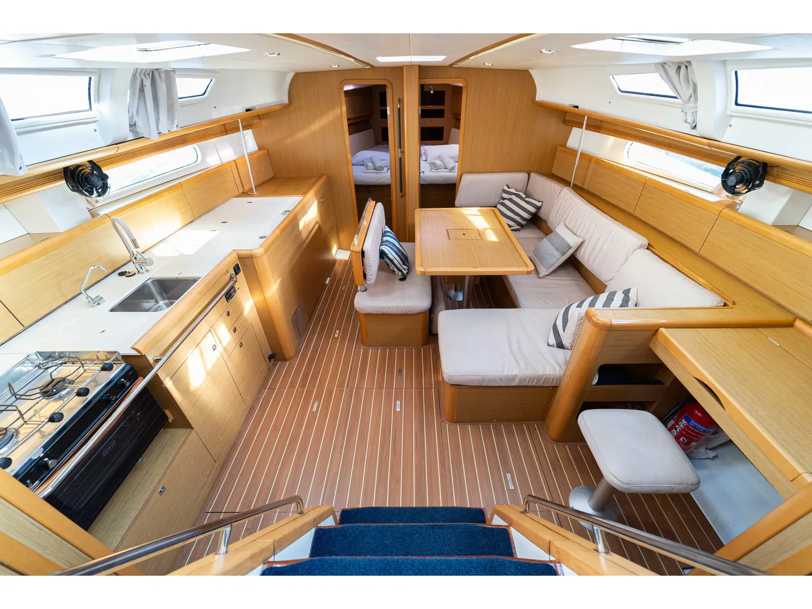 Beethoven ( with Bowthruster ,Solar Panels), Interior image