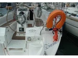 LADY DI, Interior image