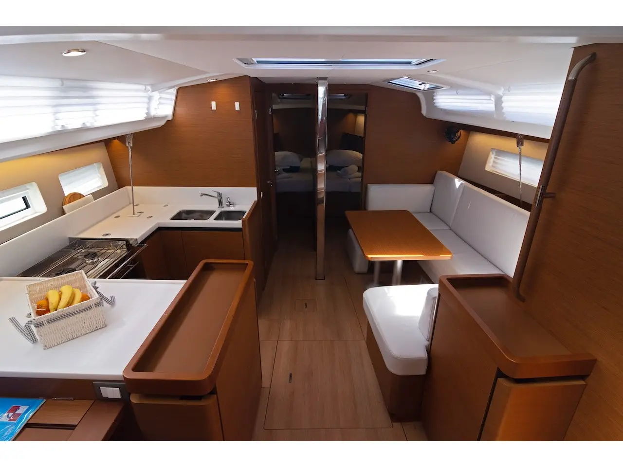 Sun Kiss, Interior image