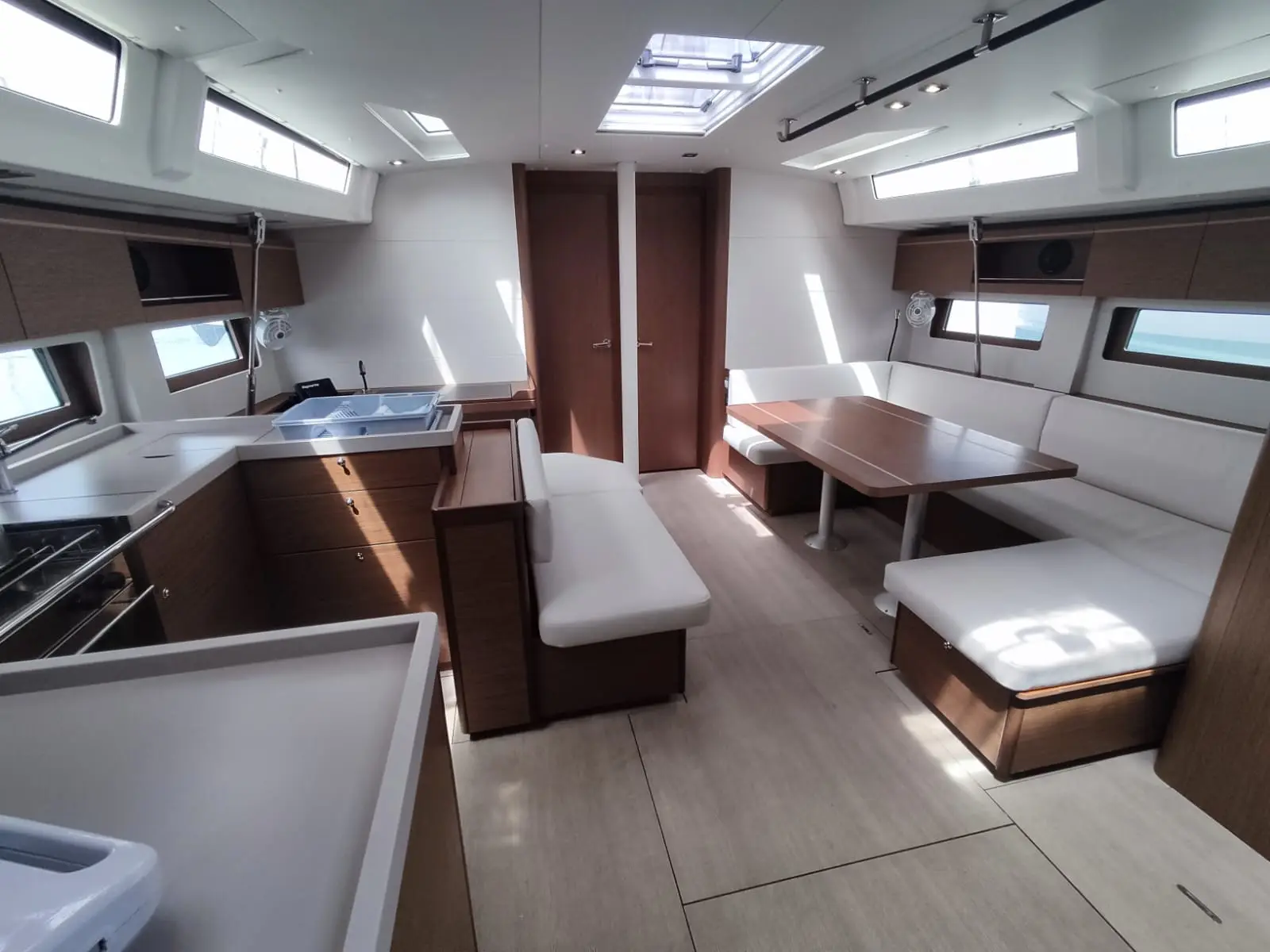 DALIA, Interior image